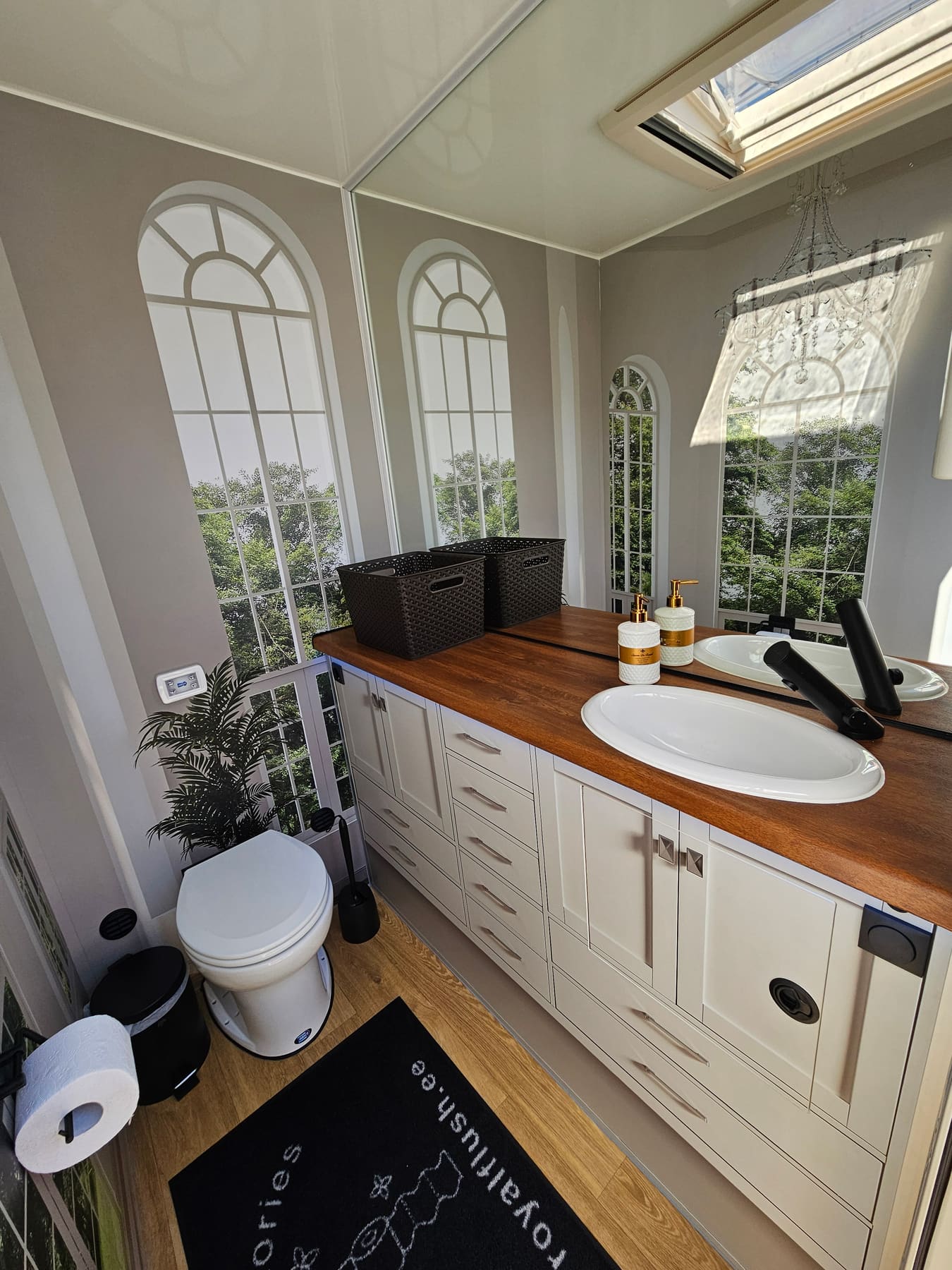 Royal Flush premium interior