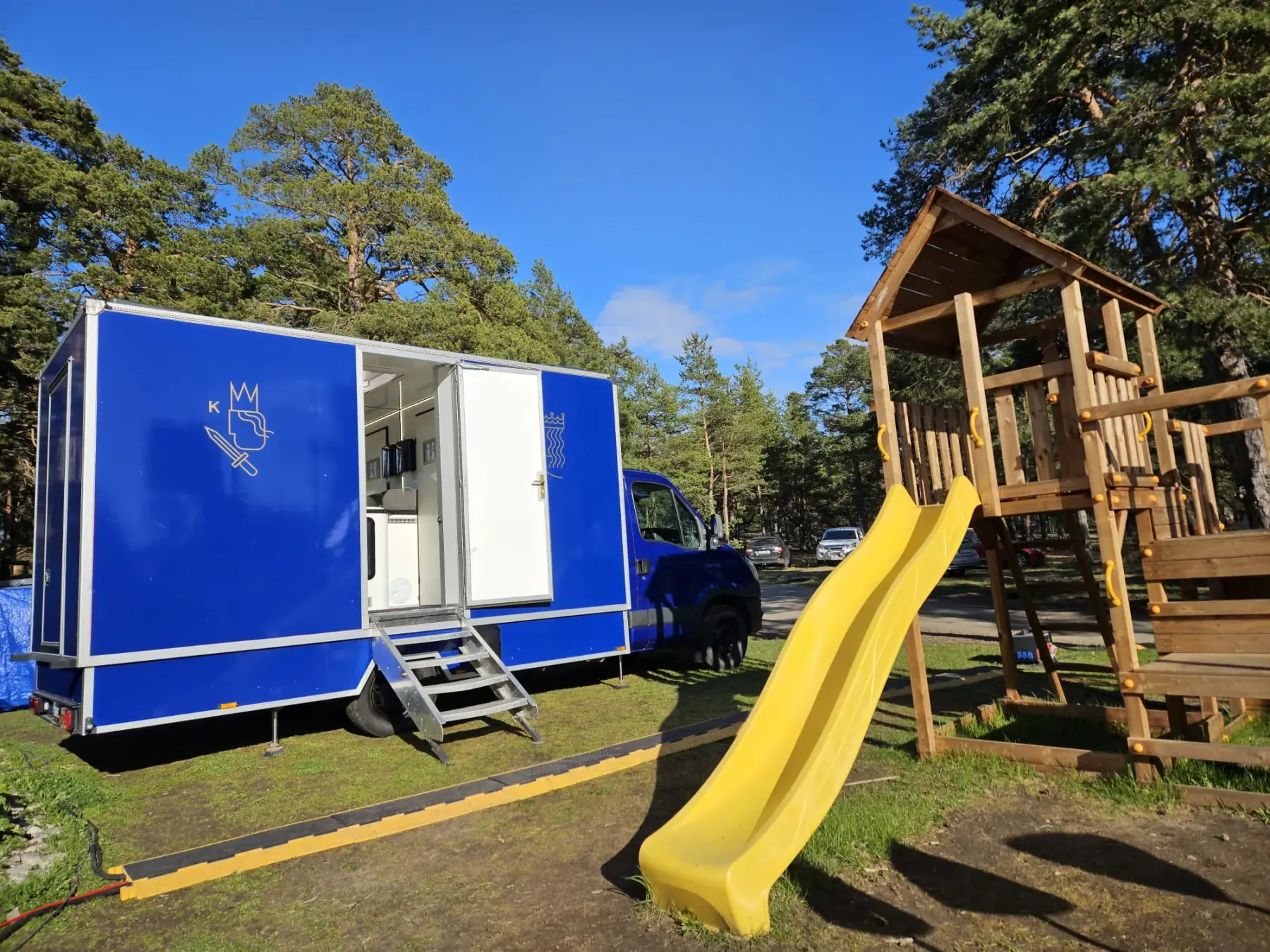 Royal Flush restroom van exterior